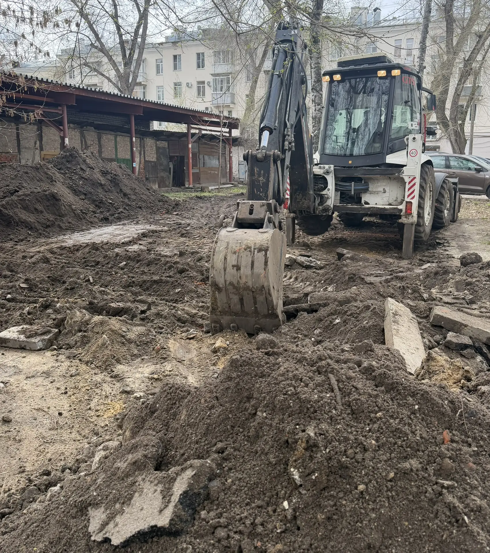 Продолжается благоустройство дворовых территорий