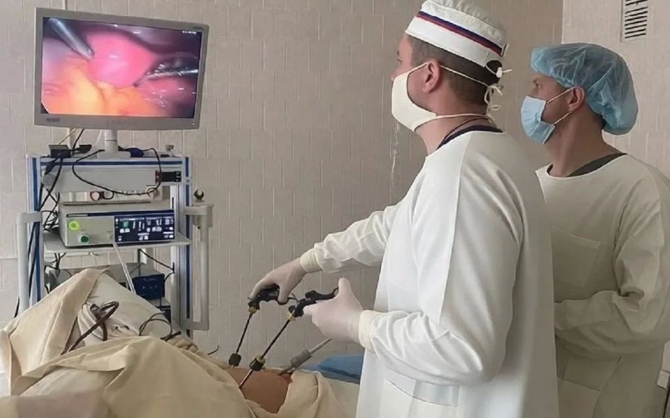 Гигантскую кисту размером с доношенную беременность удалили у 15-летней девочки врачи воронежского перинатального центра