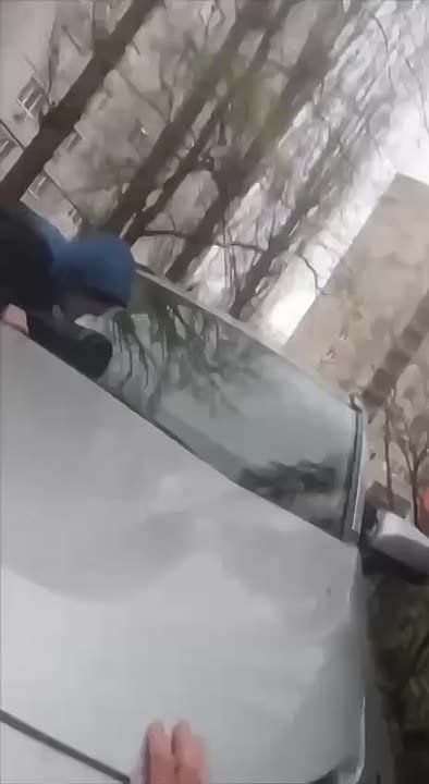 «Саша, уходи! Задушат, дура! Саша! Саша, задушат!»