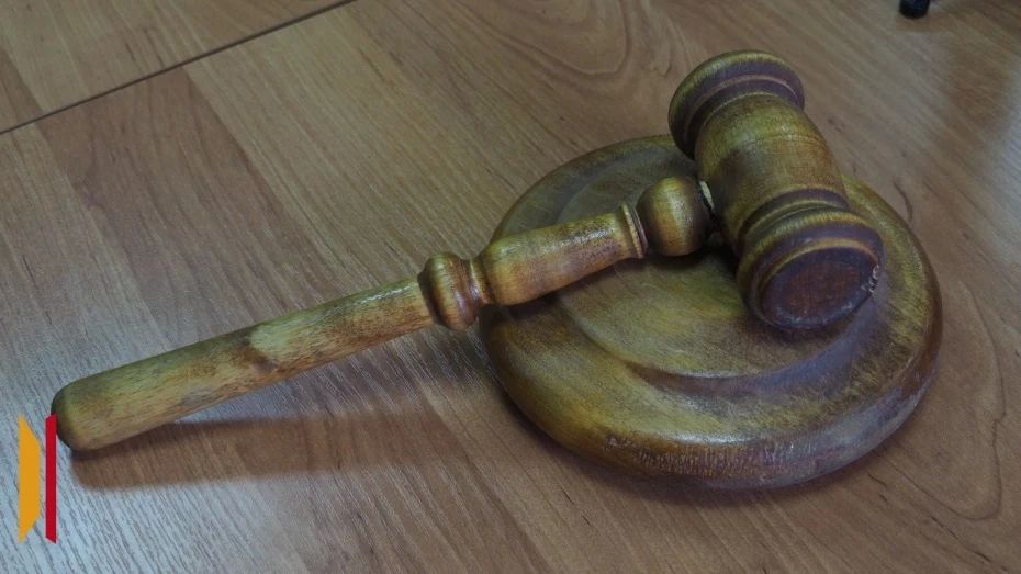 В Воронеже мужчина взыскал с УК за упавшую на его машину штукатурку 563 тыс рублей