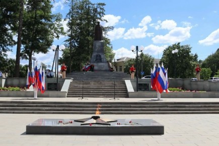 В Россоши отменили общегородское возложение на Центральной братской могиле 9 Мая
