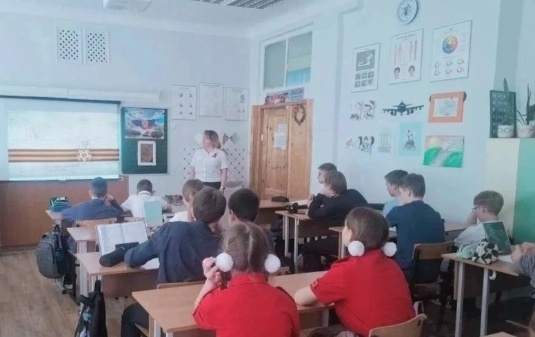 В Воронеже помощник руководителя следственного управления провела «Урок мужества» для школьников