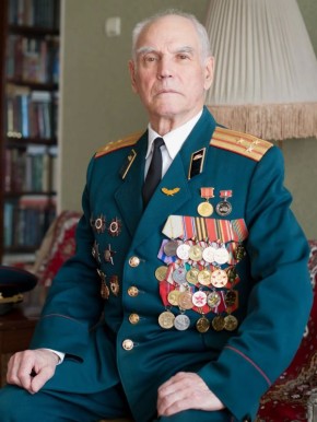«Уничтожил 2 орудия, 16 автомашин, 5 фауст-патронов, 4 ручных пулемета и свыше 40 солдат и офицеров противника»
