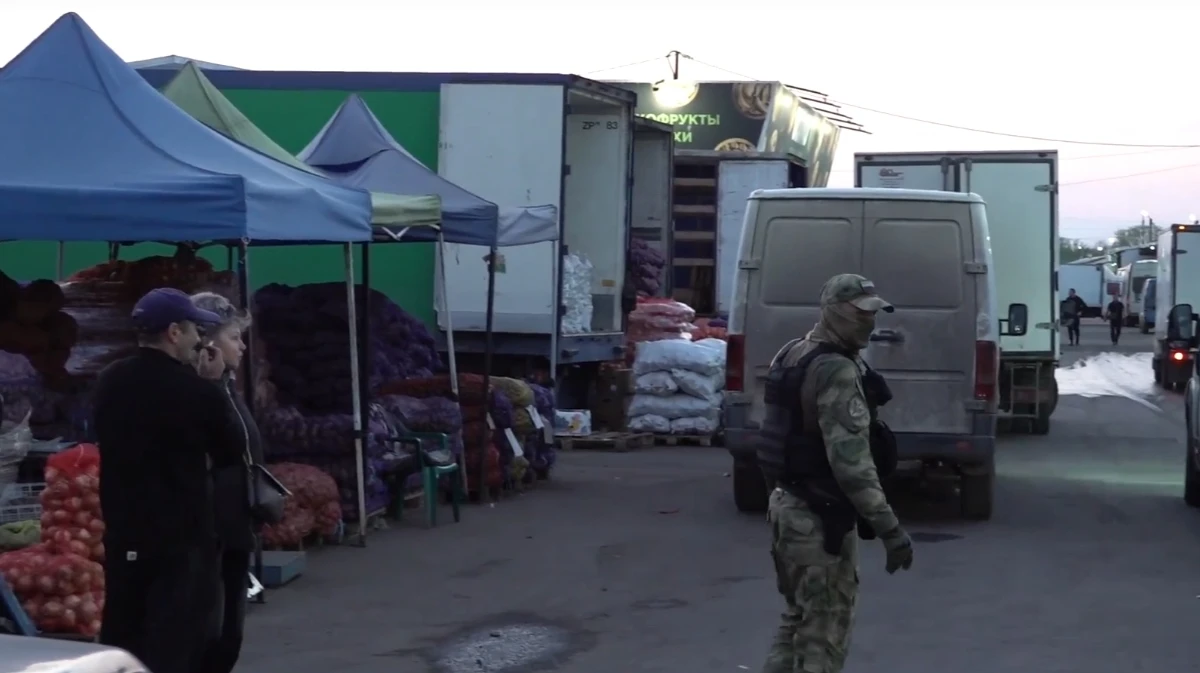 В Воронеже силовики провели рейд на нелегальных мигрантов на скандальном Алексеевском рынке