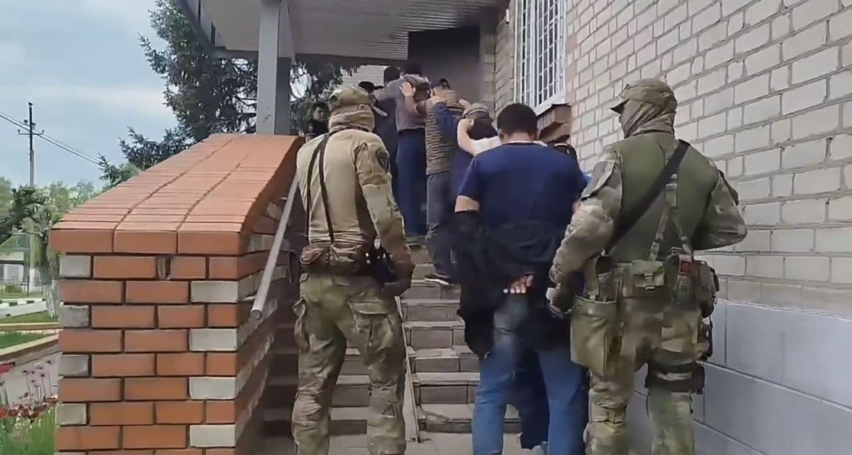 16 иностранцев без разрешения на работу выявили силовики в Нижнедевицке