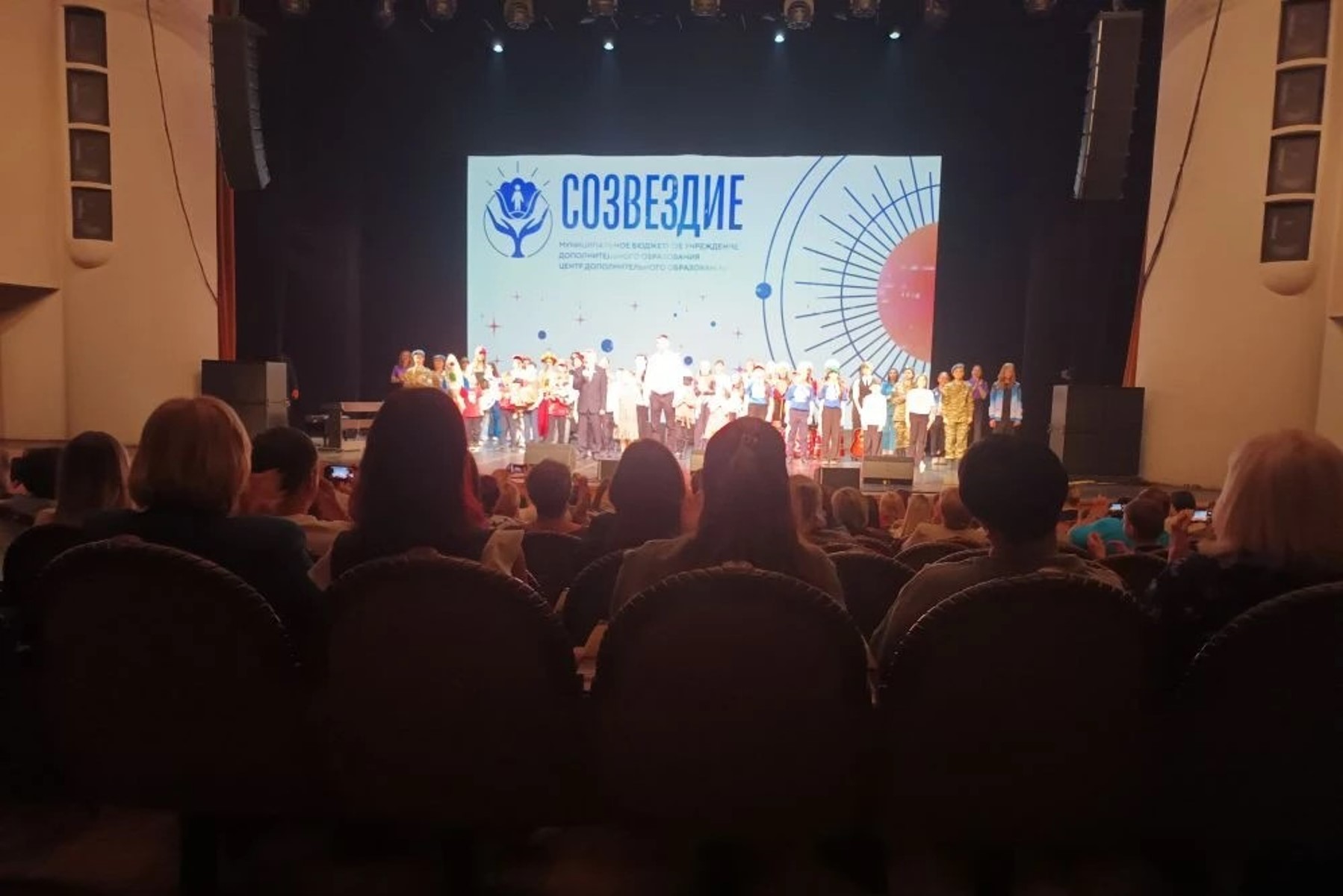 Иван Мошуров поздравил коллектив и воспитанников Центра «Созвездие» с 50-летним юбилеем