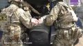 Момент задержания двух завербованных "ценных специалистов" в Воронежской области