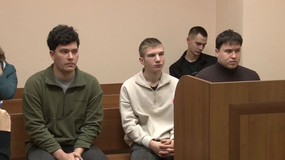 Сливали инфу о ДТП за копейки, а теперь отправятся в колонию