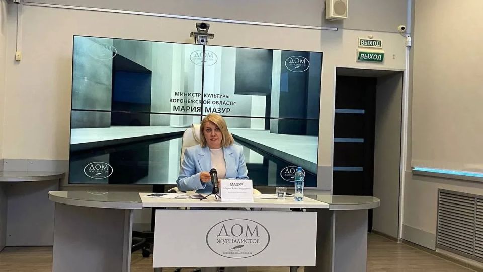 Реконструкцией театра очень многие интересуются