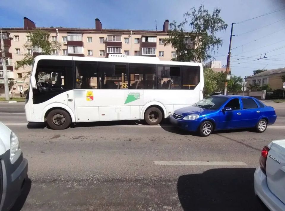 16-летний парень на электросамокате спровоцировал массовое ДТП с автобусом