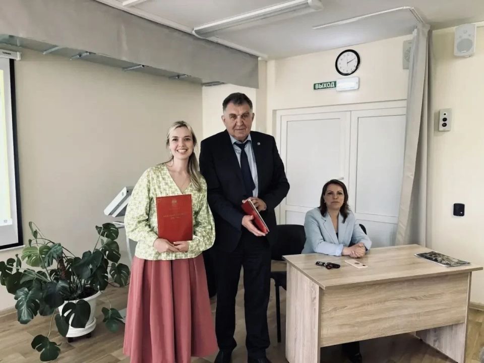 Депутат Воронежской городской Думы от партии «Единая Россия» Леонид Беляев принял участие в педагогическом совете в МБУДО "Детский спортивно - образовательный Центр", где были подведены итоги работы за 2025-2026 учебный год...