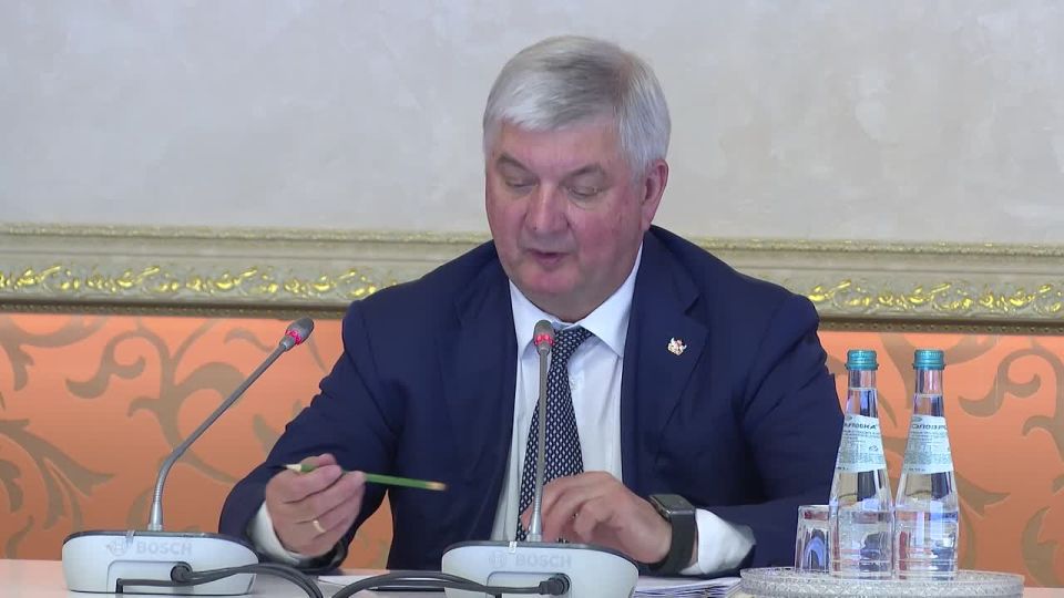 Губернатор Александр Гусев — о необходимости расширять диспансеризацию работающего населения: