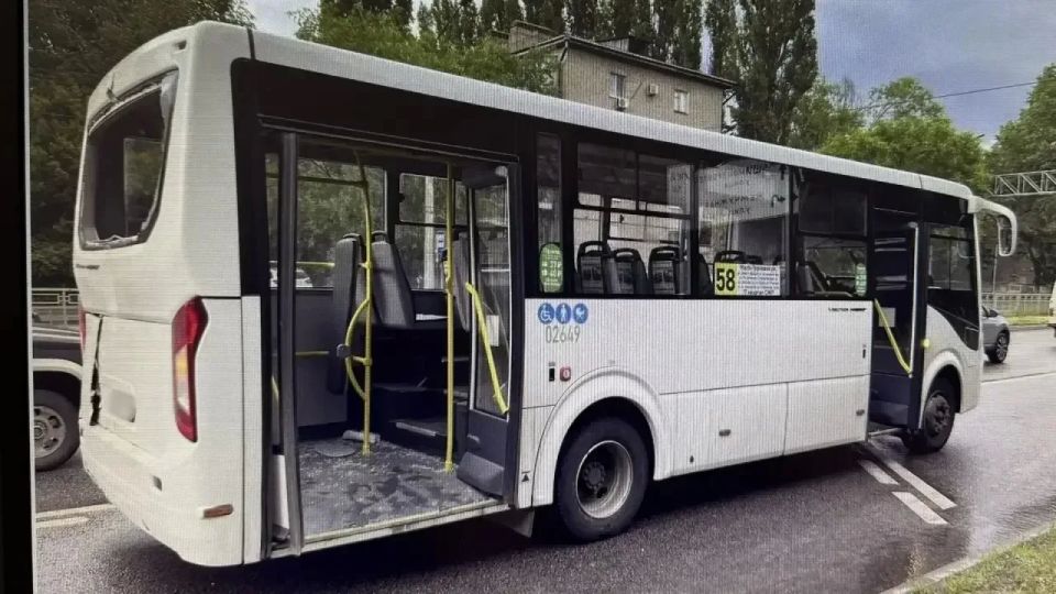 В Воронеже сотрудники Госавтоинспекции устанавливают обстоятельства ДТП с участием автобуса