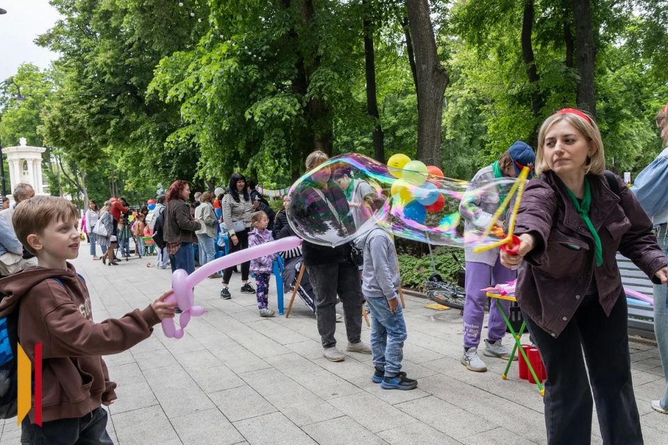 В парке «Орленок» прошел праздник «Встречайте лето с улыбкой»