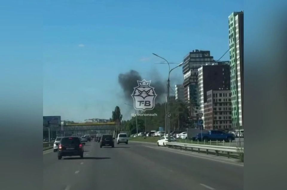 Воронежцев встревожил густой дым на стройке на Московском проспекте в Воронеже