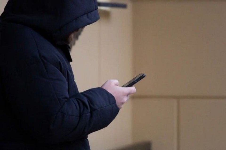 Мошенники убедили воронежскую пенсионерку продать украшения и отдать 2,7 млн рублей