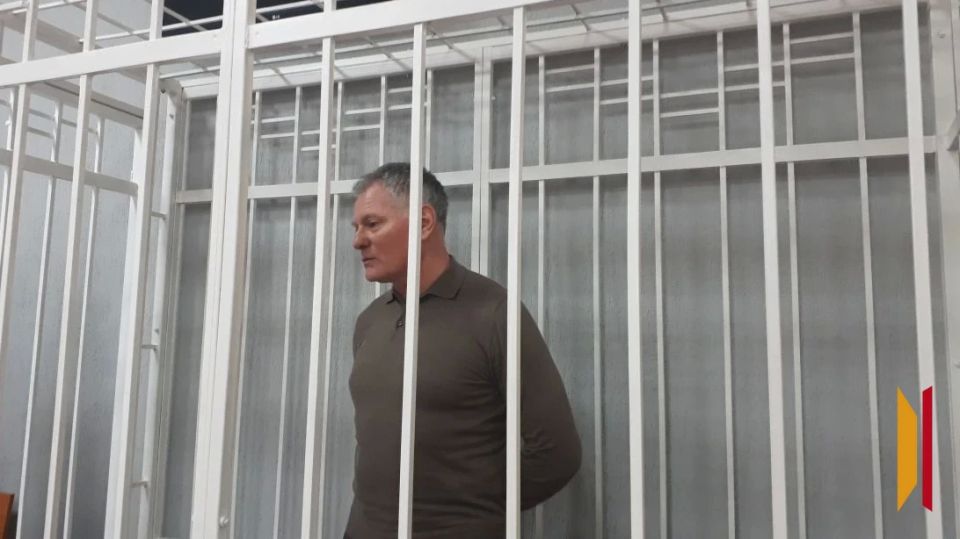 В Коминтерновском райсуде решается вопрос о мере пресечения экс-депутату Воронежской облдумы Андрею Прытыкину