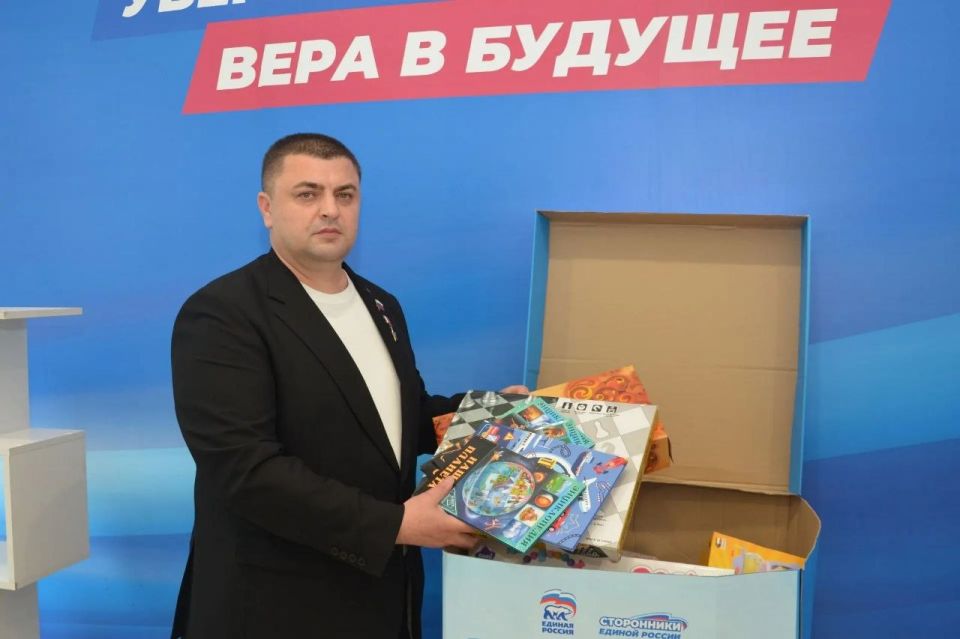 Председатель Воронежской городской Думы, Герой России Андрей Дьяченко принял участие во Всероссийской акции партии «Единая Россия» под названием «Коробка храбрости»
