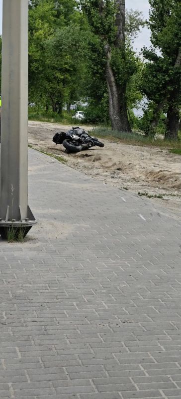 В Воронеже полицейский на мотоцикле врезался в бордюр и погиб