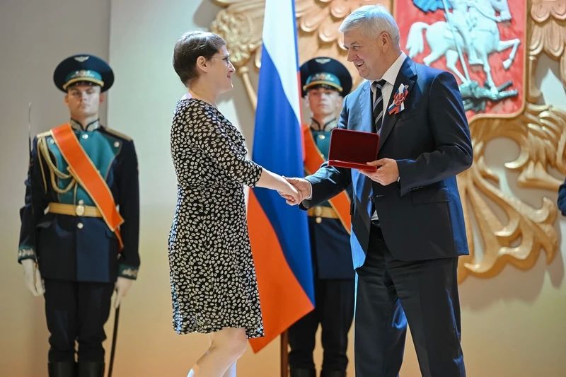 Звание «Почетный работник медиаотрасли Воронежской области» присвоено Роману Дарпиняну и Ирине Коротковой