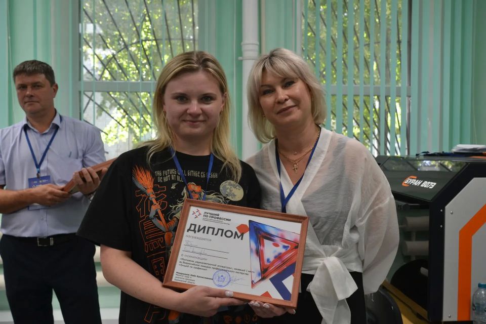 Елена Шабунина – лучший монтажник радиоэлектронной аппаратуры Воронежской области