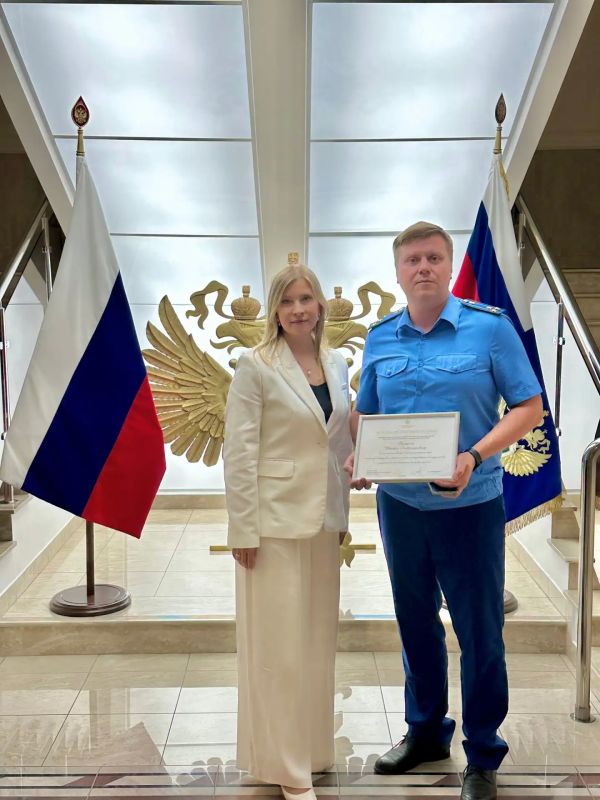 Дважды в год Уполномоченный при Президенте РФ по правам ребенка отмечает благодарственным письмом коллег в регионах, которые активно сотрудничают с институтом детского омбудсмена в защите прав и интересов несовершеннолетних
