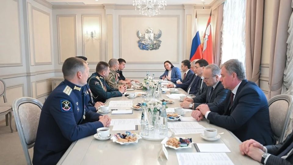 Полномочный представитель президента Российской Федерации в Центральном федеральном округе Игорь Щеголев и губернатор Александр Гусев провели встречу с участниками программы «Герои земли Воронежской»