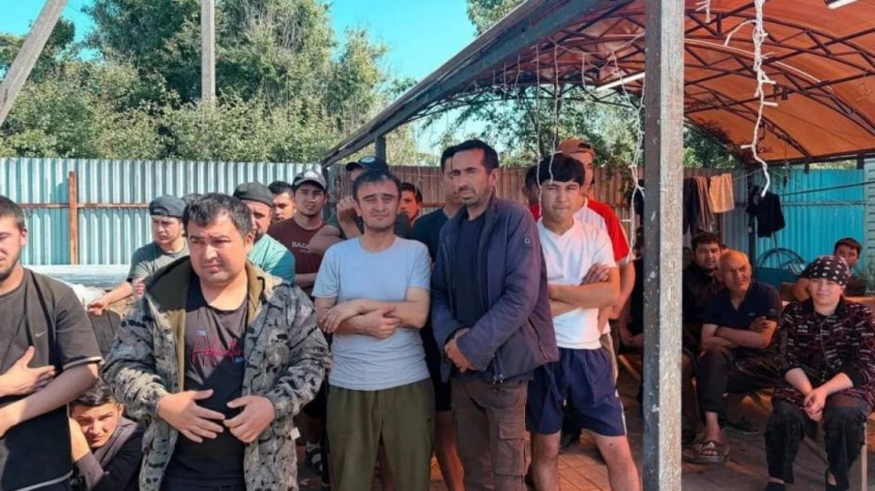 16 нарушений среди 76 мигрантов выявили в селе Круглое Каширского района