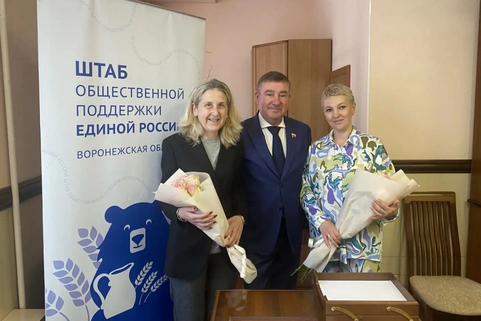 Евгений Китаев поздравил воронежских медиков с праздником