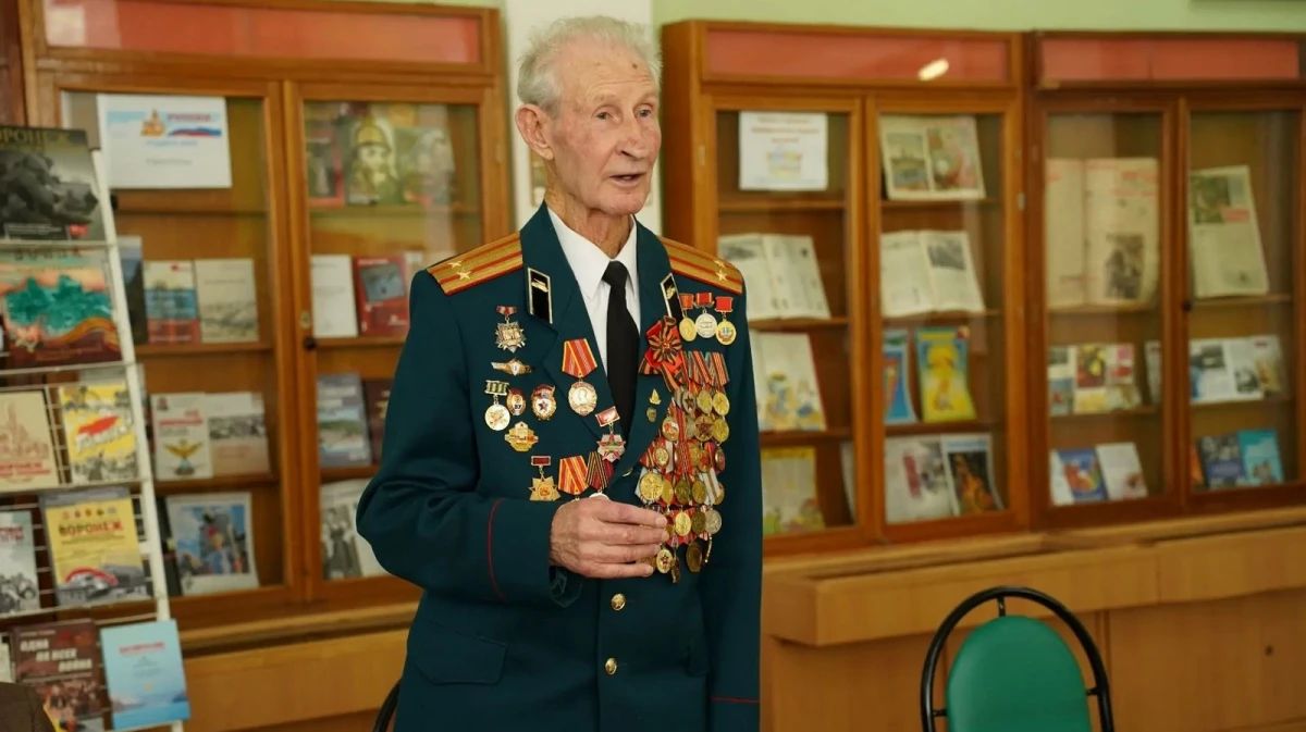 В библиотеке Воронежа бывший узник концлагеря Василий Воронов провел встречу с молодежью
