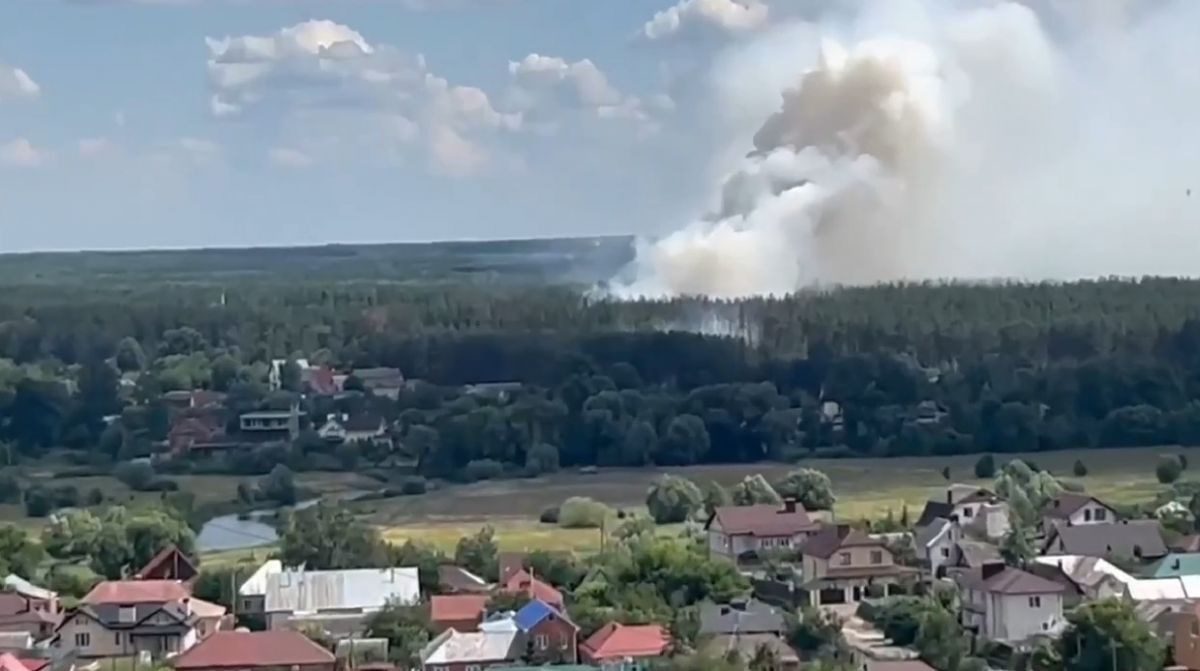 В Боровом произошел крупный пожар: кадры публикуют очевидцы