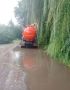 В Воронеже с проезжей части откачивают воду после утреннего ливня