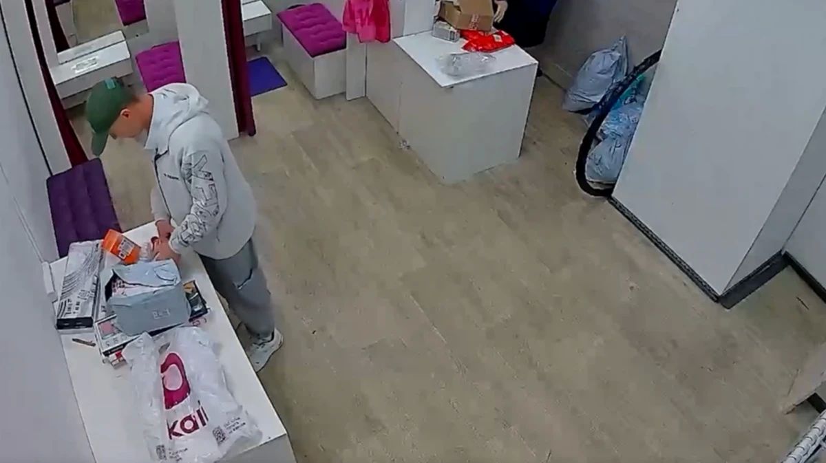 Мошенник подменял компьютерные детали в пунктах выдачи заказов в Воронеже