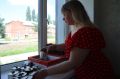 В Воронежской области активистки женсовета изготовили партию окопных свечей