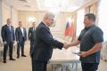 Ветерану СВО из Острогожского района вручили ключи от автомобиля
