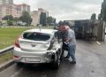 Грузовик врезался в легковушку, влетел в отбойник и перевернулся на Московском проспекте