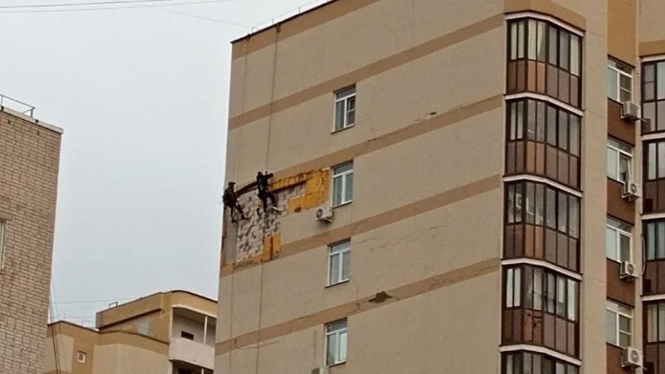 В Воронеже обвалился фасад дома № 27а на улице Туполева
