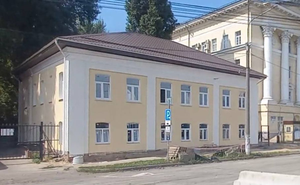 Дача Вяхирева в центре Воронежа сбросила строительную сетку и преобразилась