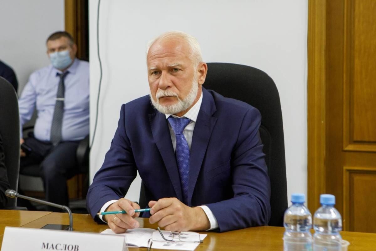 Олег Маслов проконсультировал жителей Панинского района по вопросам образования