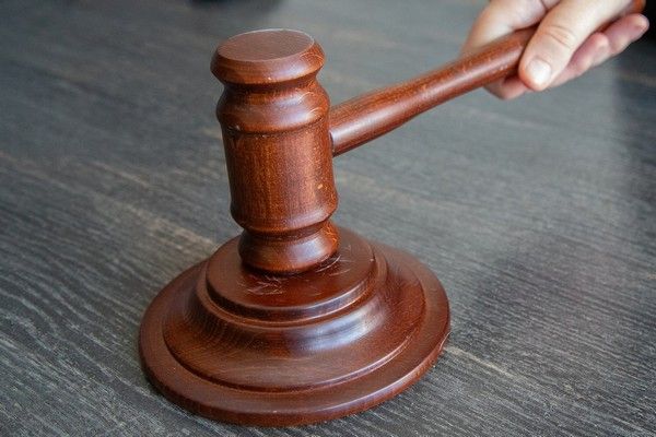Суд арестовал счета и технику подрядчика Петровской набережной в Воронеже