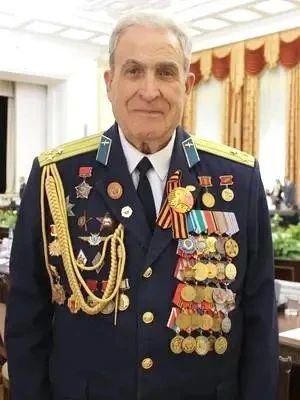 Губернатор поздравил с 85-летием почетного гражданина Воронежа Владимира Михайленко