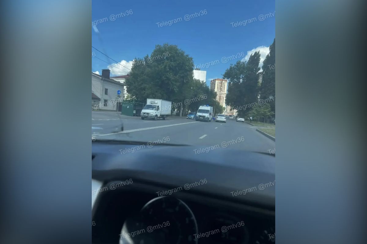 Очевидцы сообщили о наезде на пешехода на Краснознаменной улице