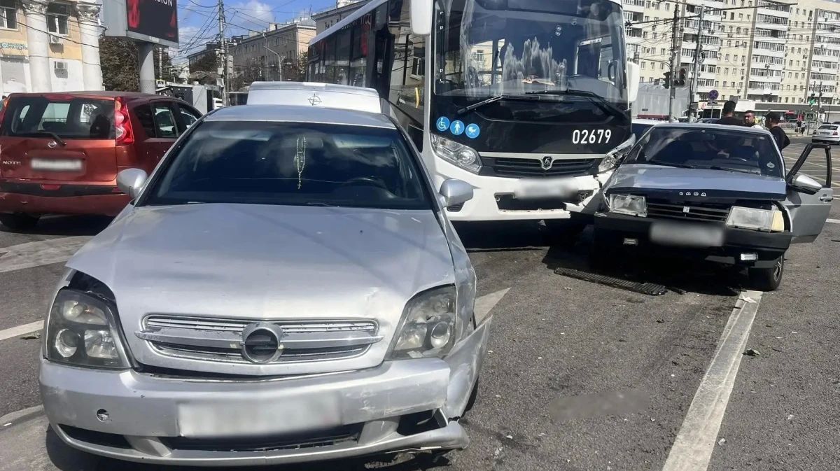 В полиции поделились подробностями утреннего ДТП с автобусом №35 в Воронеже