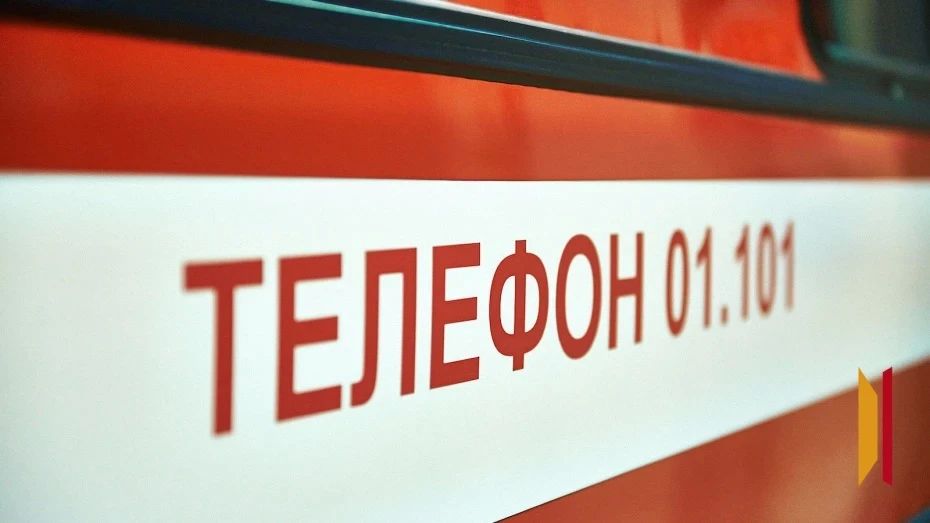 В Борисоглебске при пожаре в двухэтажке пострадала 77-летняя женщина