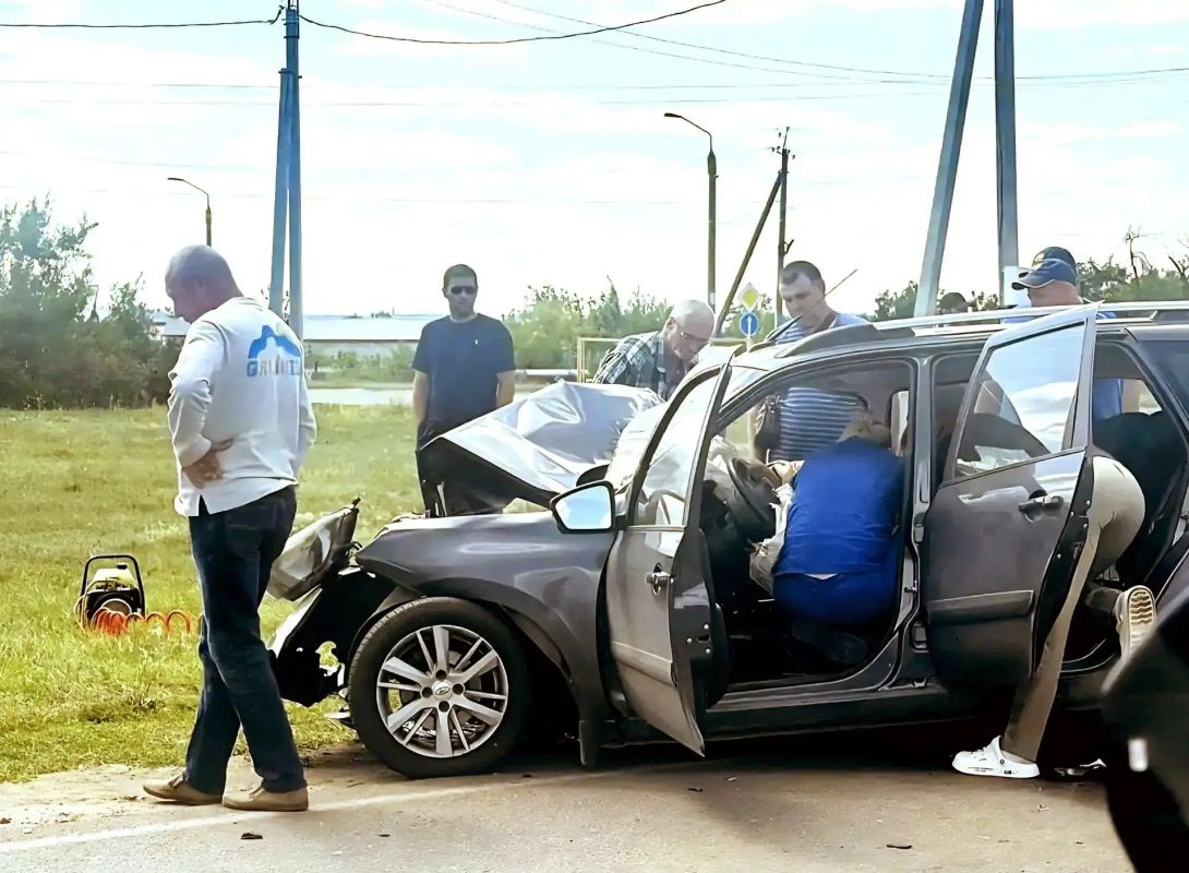 Скончалась женщина, зажатая в авто из-за страшной аварии в Воронежской области
