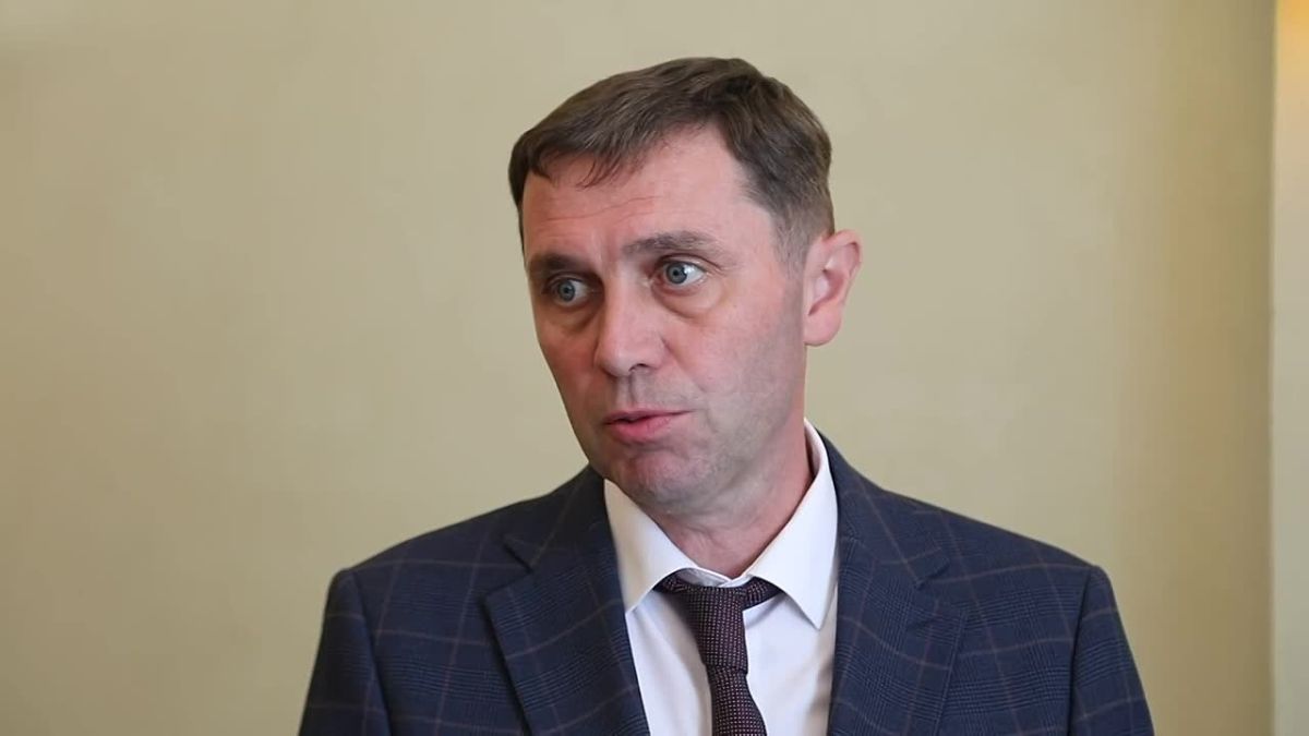 Корреспондент РИА «Воронеж» Юлия Мостовая задала мэру Сергею Петрину вопрос о готовности новой школы в микрорайоне Шилово к предстоящему учебному году