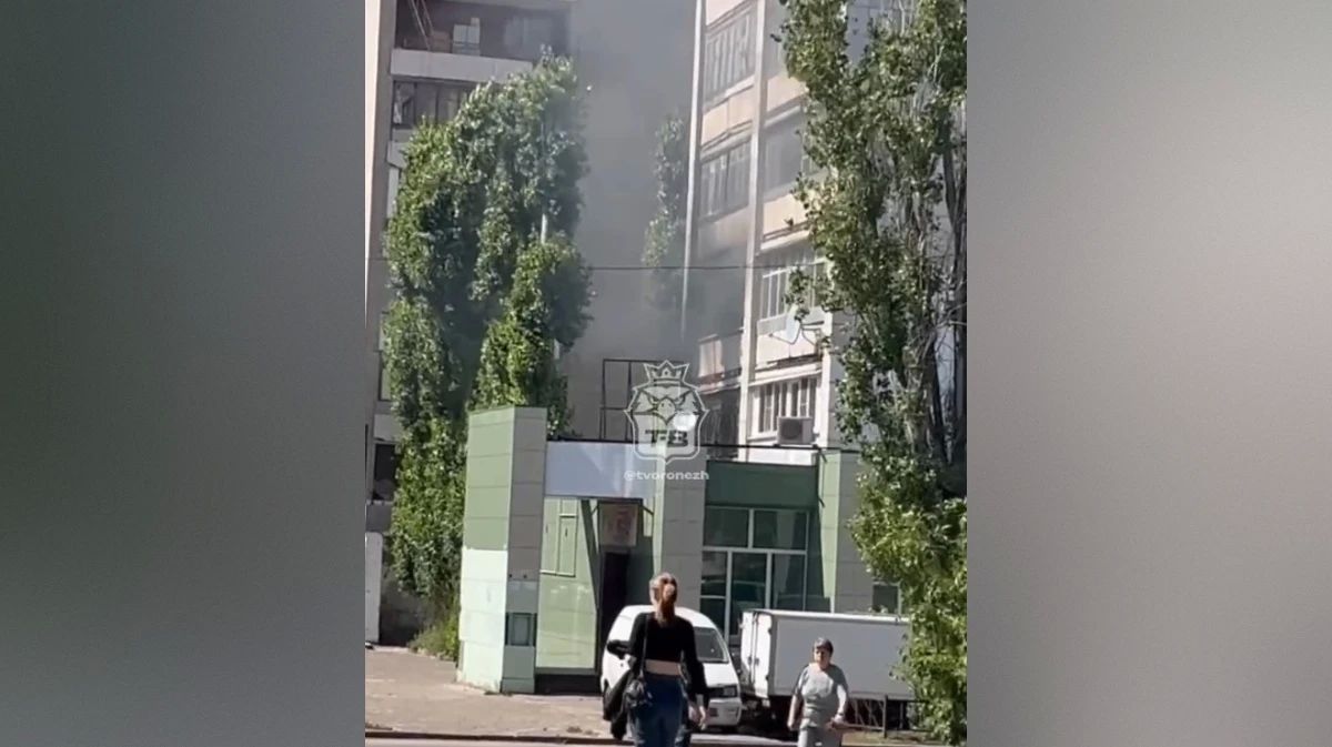 В Воронеже на улице Южно-Моравской утром 17 августа в многоэтажке произошел пожар
