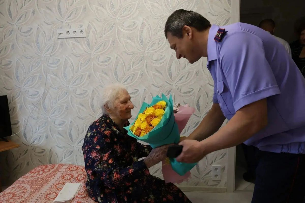 92?летнюю жительницу блокадного Ленинграда поздравили с днем рождения в Воронеже