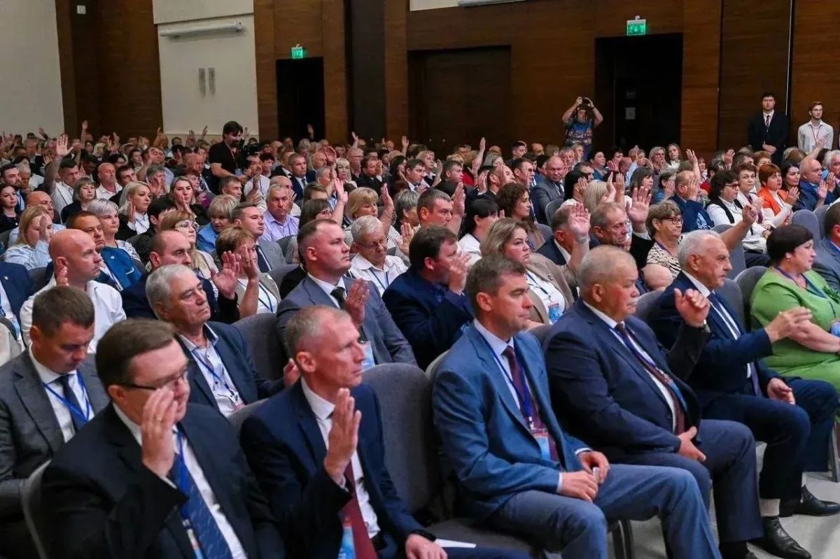 Не прятаться, а решать проблемы воронежцев - с таким призывом на воронежском Муниципальном форуме выступил заместитель председателя Госдумы Алексей Гордеев