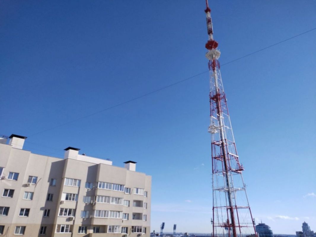 Завтра воронежская телебашня засияет цветами российского триколора в День флага